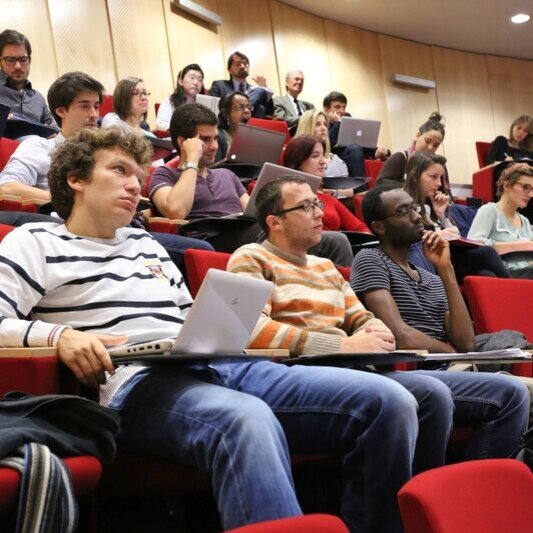 Étudiants et doctorants assistant au colloque